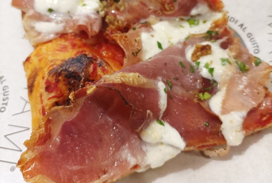 Rome: Aperitivo & Street Food Tour Delights - Wine, cheese, and cured meat at Piazza Navona