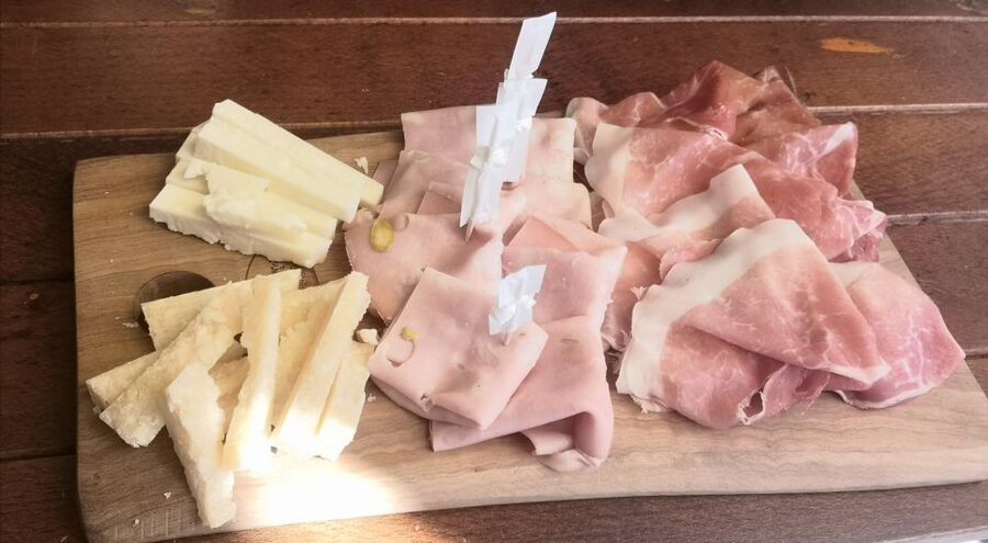 Rome: Campo de'Fiori Neighborhood Food Walking Tour - Finishing with cured meats, cheese, and Roman conversation