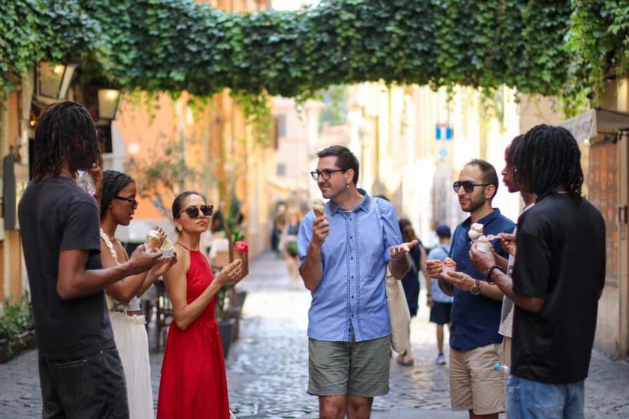 Rome: Historic City Center Local Food Tour - Starting under the Side Routes green flag