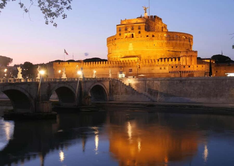 Rome Secrets: Dark History & Tasty Bites Tour - What the guides add to the experience