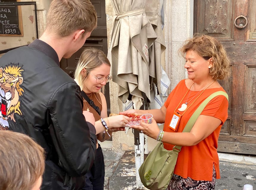 Rome Street Food: Delights at Campo dei Fiori & Ghetto Area - Who should book this Roman food tour?