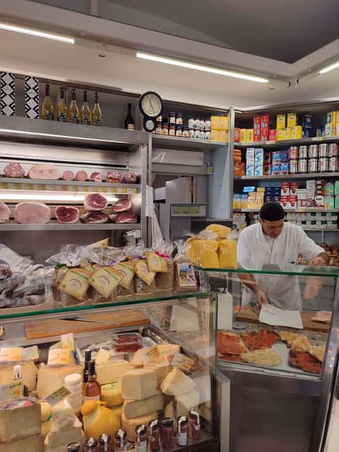 Rome: Testaccio Market Food Tour with Street Food & Wine - Carbonara, amatriciana, and cacio e pepe
