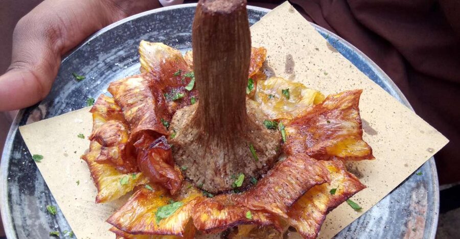 Rome: Trastevere and Jewish Ghetto Street Food Walking Tour - First tastes: Roman snacks with plenty of crunch