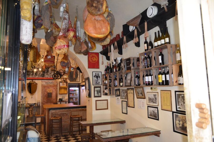 Rome: Trastevere and Jewish Ghetto Street Food Walking Tour - Tiber Island and Piazza in Piscinula