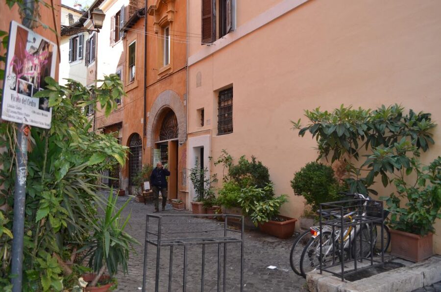 Rome: Trastevere and Jewish Ghetto Street Food Walking Tour - Trastevere food stops: pizza, pastries, and gelato