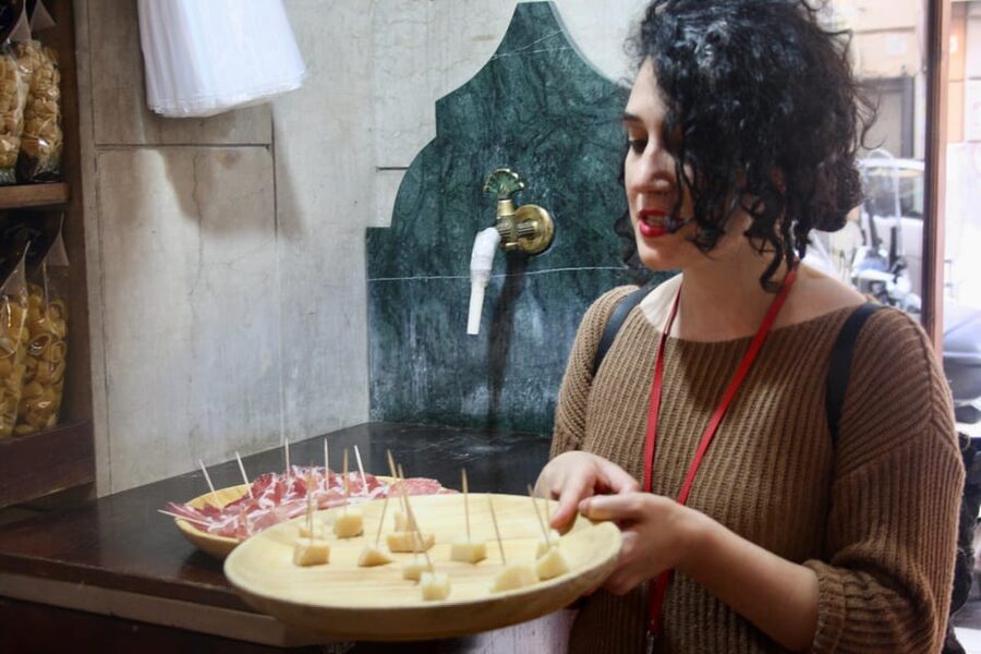 Rome: Trastevere Quarter Street Food Tour with Sightseeing - Piazza in Piscinula and Vicolo dell’Atleta