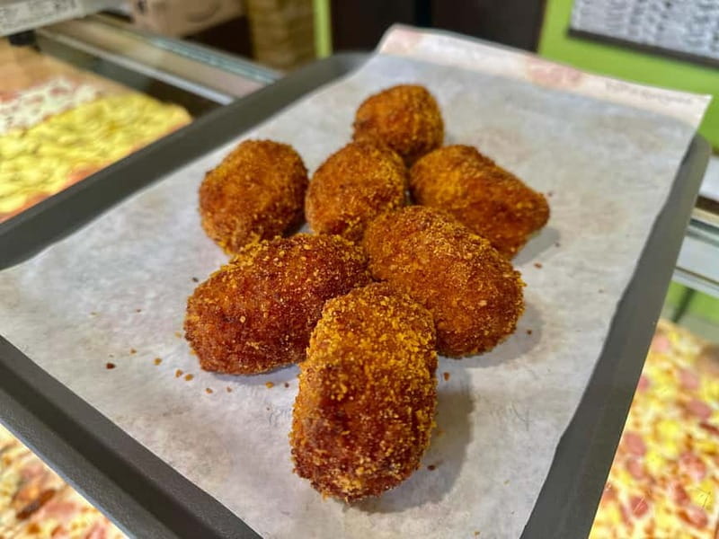 Rome: Trastevere Street Food Walking Tour with Local Expert - Santa Maria in Trastevere and the district’s main landmark