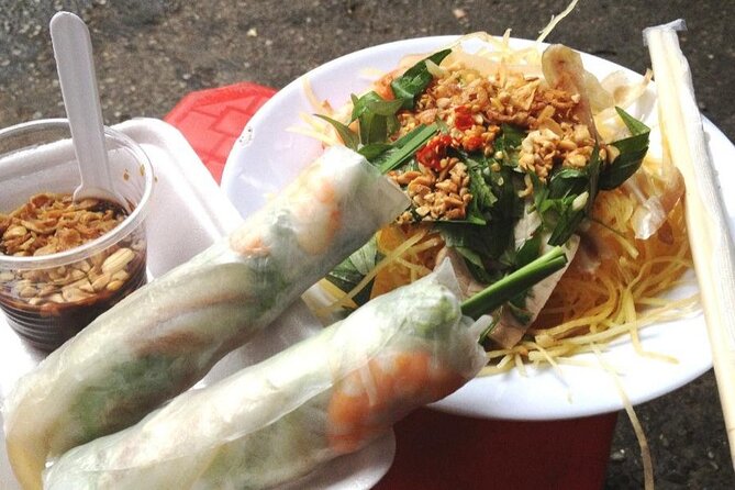 Saigon city tour & Street food - District 10: flowers and a Cambodian market