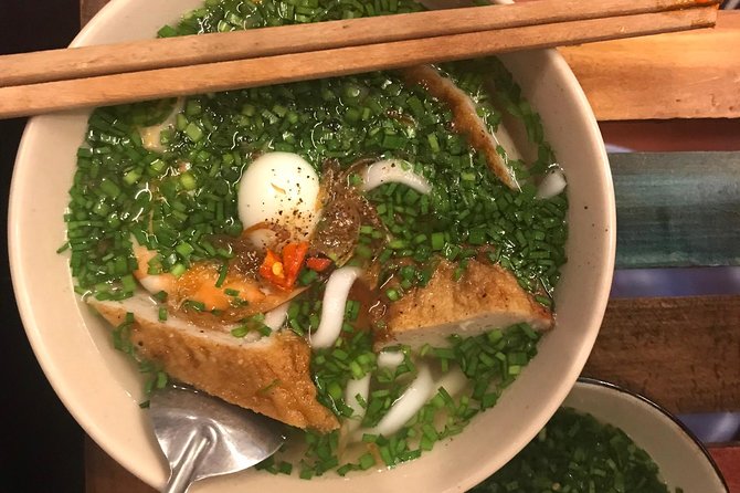 Saigon local street food-tasting tour - Saigon traffic, safety, and the student guide style