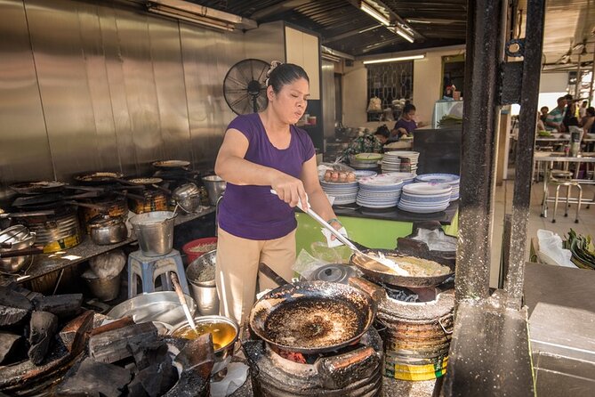 Saigon Night Bites on Foot: Local Vendors, Stories & Sweet Finish - Dim sum, bo bía, and the wider range of Saigon snacks