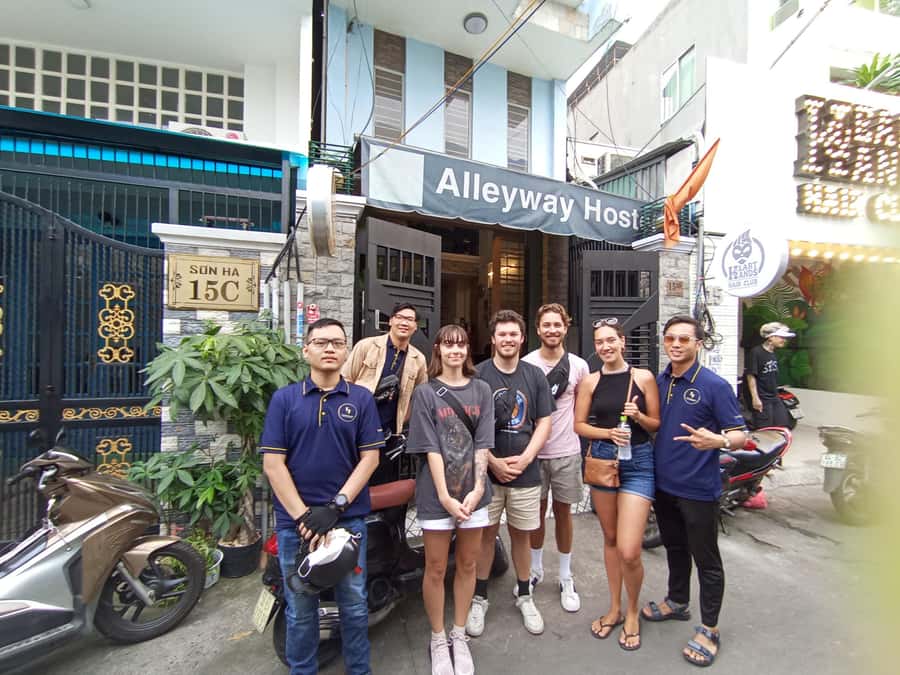 Saigon: Street Food Discovery & Local Culinary Journey - Bánh mì and the city’s quick-meal culture