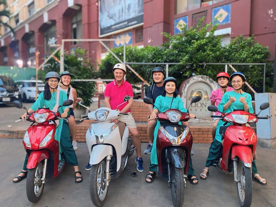 Saigon: Street Food Tasting & Sightseeing Tour by Motorbike - Key things to know before you book