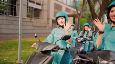 Saigon: Street Food Tasting & Sightseeing Tour by Motorbike