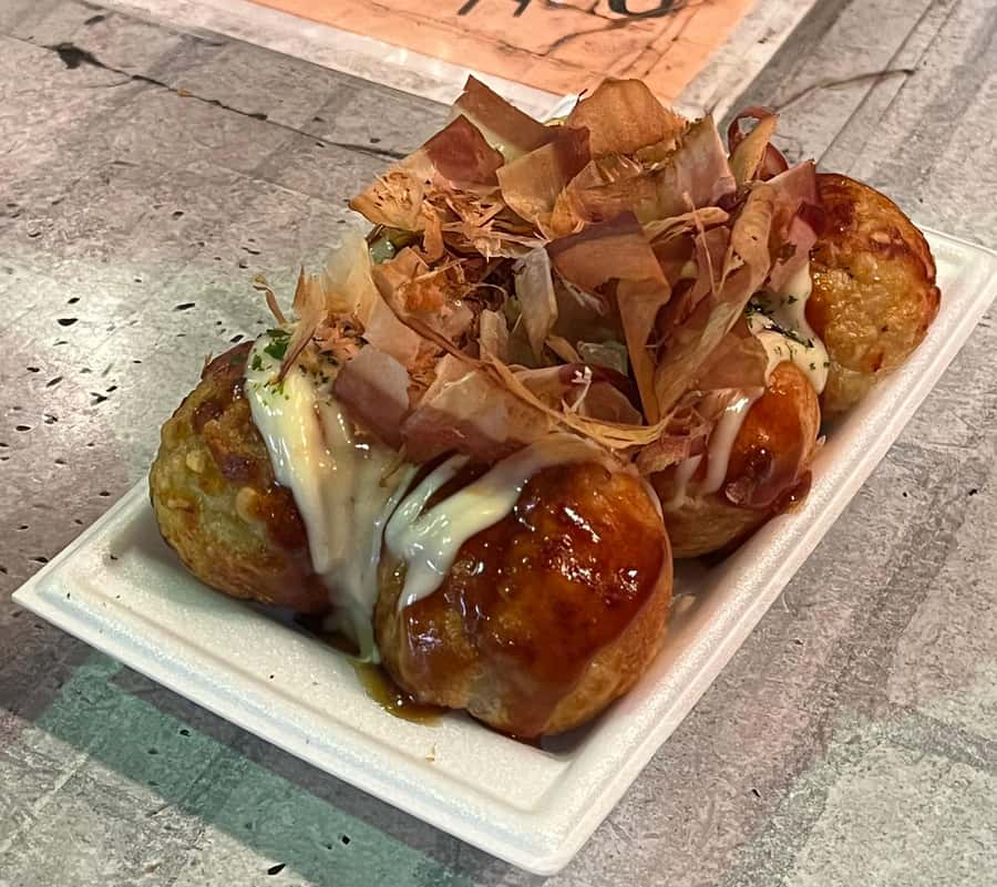 Same Day OK! Osaka: Local Food, Izakaya & Local Bites Tour! - Guides, group size, and the value of local contacts