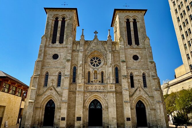 San Antonio Centre Food Tour of 6 Tastings with Tacos & Ice Cream - Main Plaza, San Fernando Cathedral, and the city’s civic center