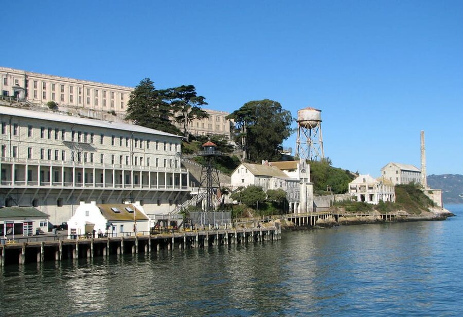 San Francisco: Alcatraz Island & Chinatown Walking Tour - Inside the former federal penitentiary