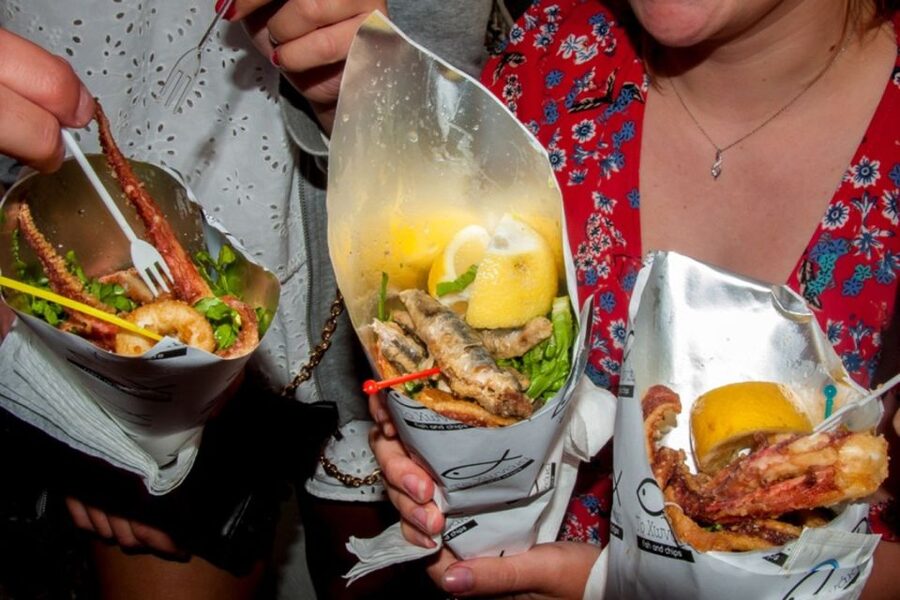 Santorini: Sunset Walking Tour with Local Food and Drinks - Key points to know before booking