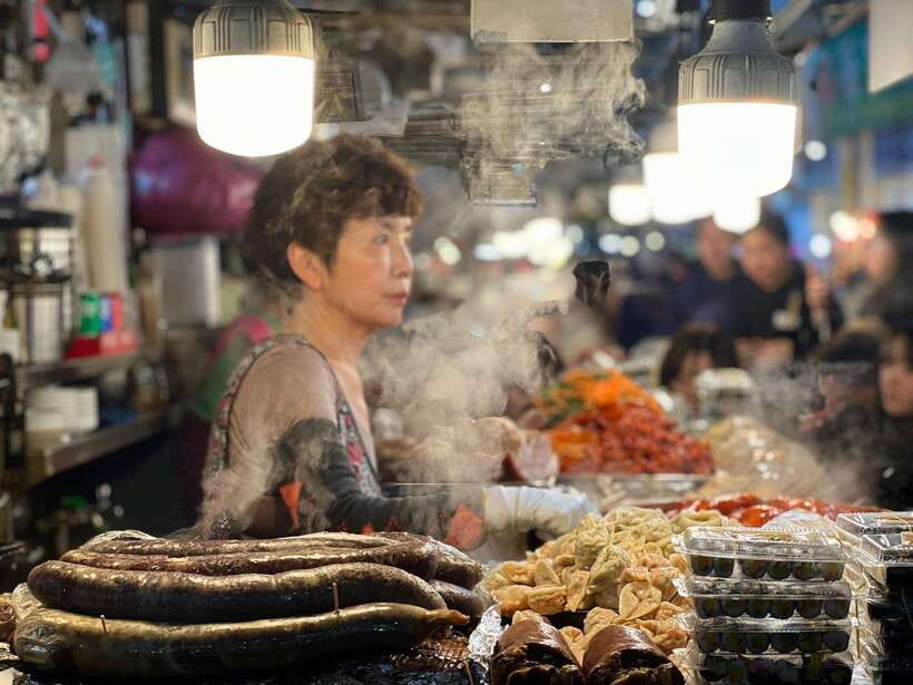 Seoul: Fearless Foodie Gwangjang Market Food Adventure - The guide’s role is more than pointing at food