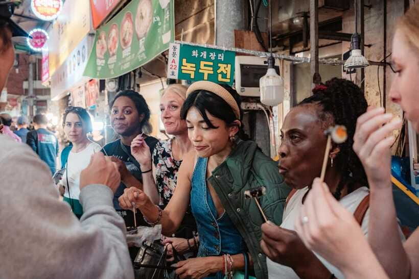 Seoul: Night Market Food Tour with Local Guide - Who should book this market walk?