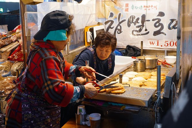 Seoul Street Food Market Tour - What the guides add to the evening