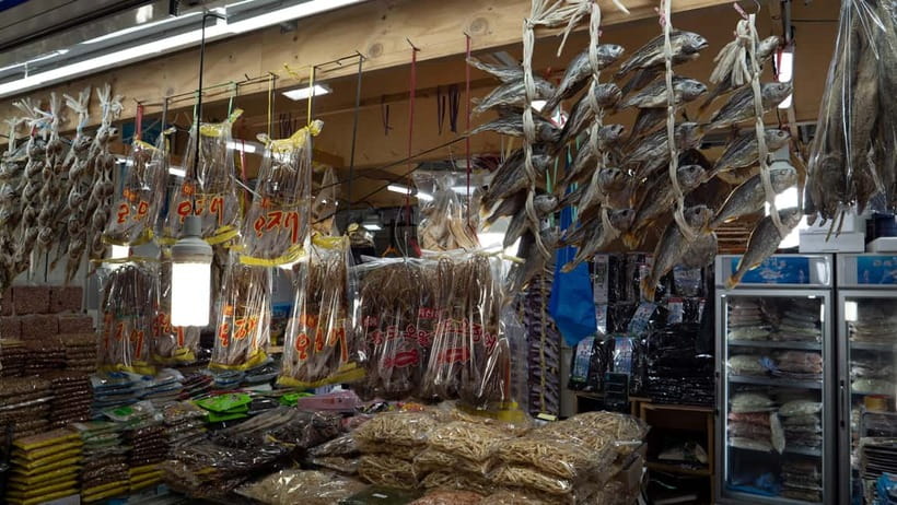 Seoul: The Biggest Sea-food Noryangjin Market Tour - Watching Fresh Fish Become Lunch