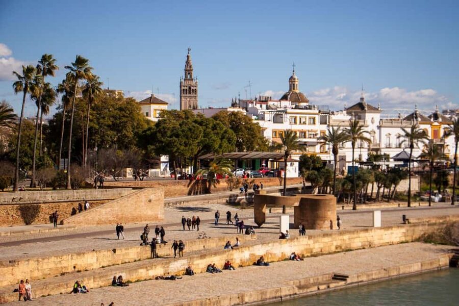 Seville: Food Tour with 10 Tastings of Tapas, Ham, Churros - What the Old Town adds to the meal
