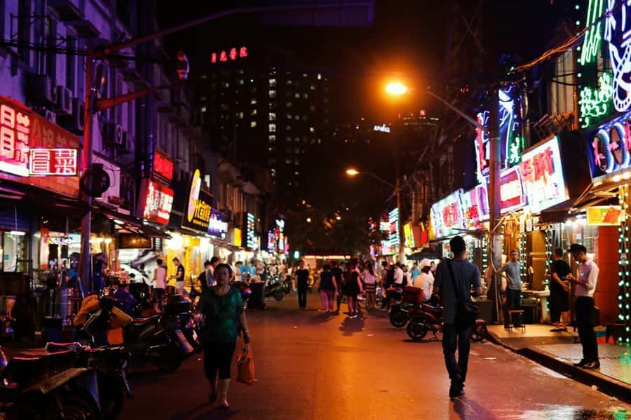 Shanghai: 3-Hour Local Food Tasting Tour - Starting with soup dumplings near Xintiandi