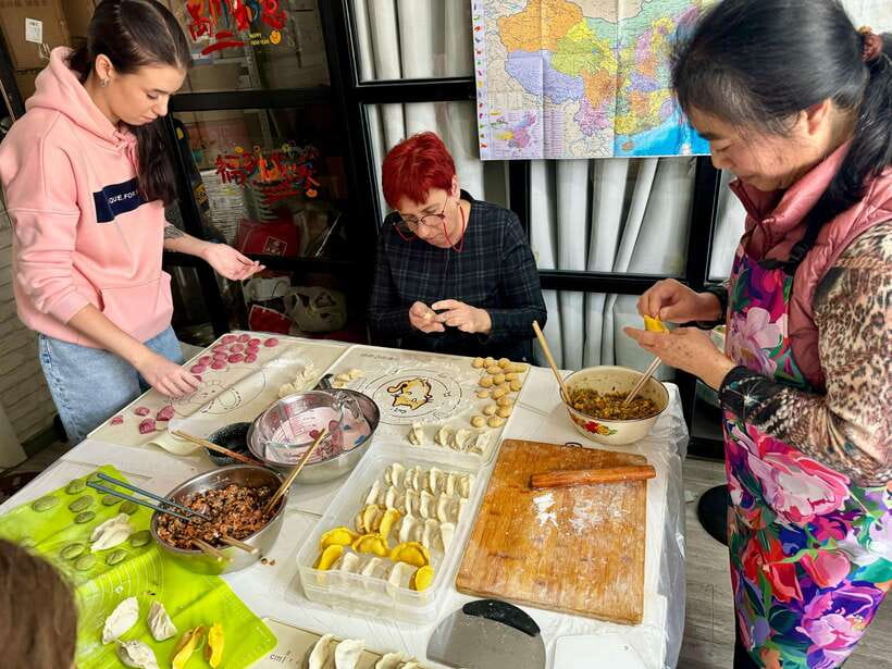 Shanghai-Cooking Dumpling & Meal in Local Family-w/Vegan - Learning dumplings from dough to finished bite