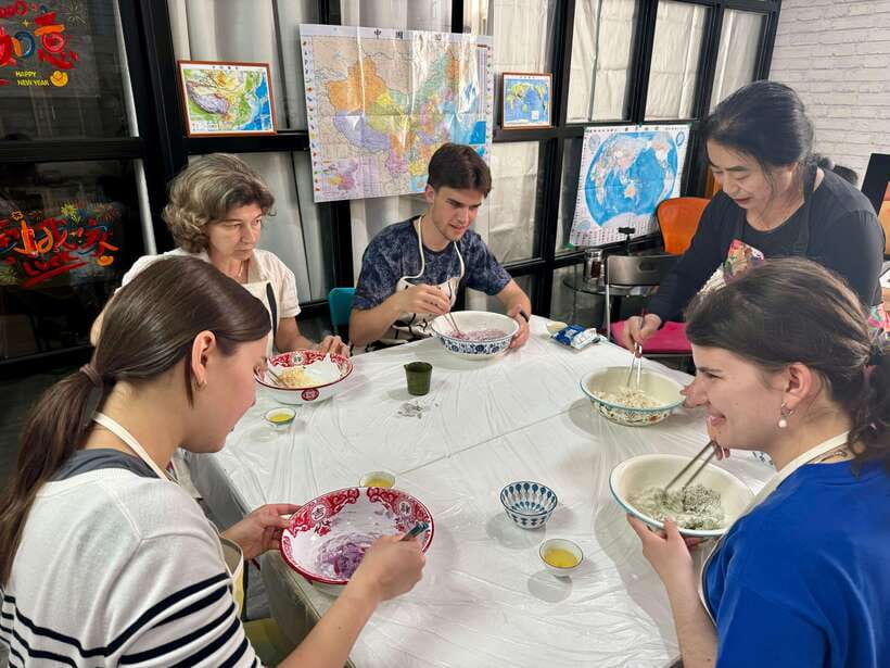 Shanghai-Cooking Dumpling & Meal in Local Family-w/Vegan - Meeting Bonnie and settling in with tea