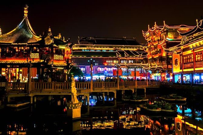 Shanghai Evening Tour: Huangpu River Cruise and Street Food - How the private format changes the evening