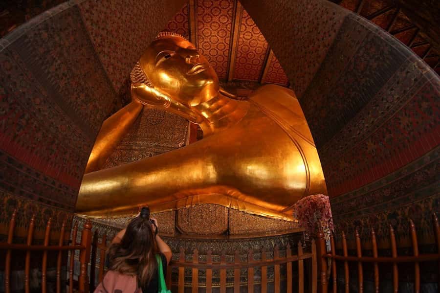 Shared Tour: Wat Pho, Wat Traimit and Wat Benchamabophit - Pak Khlong Talat, Bangkok’s Flower Market