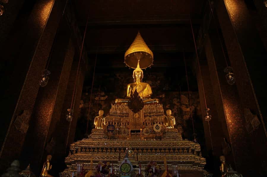Shared Tour: Wat Pho, Wat Traimit and Wat Benchamabophit - Clothing, shoes, and temple manners