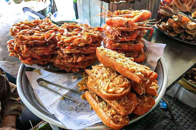 Siem Reap: Cambodia local street foods and local guide - Sampling Cambodian dishes with help