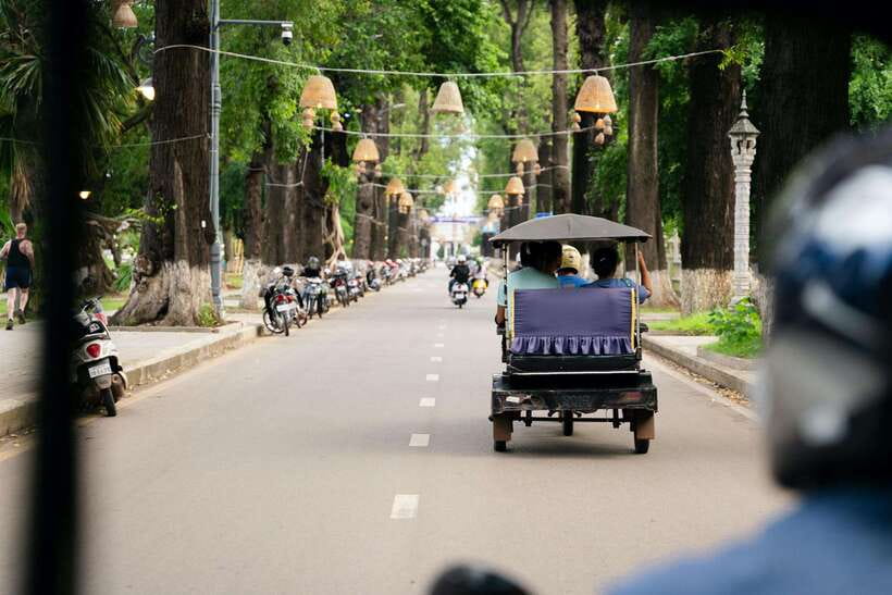 Siem Reap's Ultimate Street Food Tour by Tuk Tuk - Starting at Wat Damnak with a snack and beer