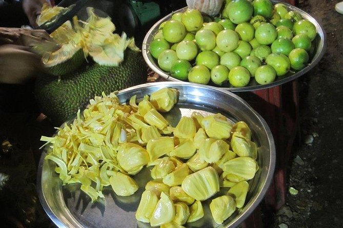 Siem Reap Street Food Tour - The adventurous side: insects, frog, and unfamiliar flavors