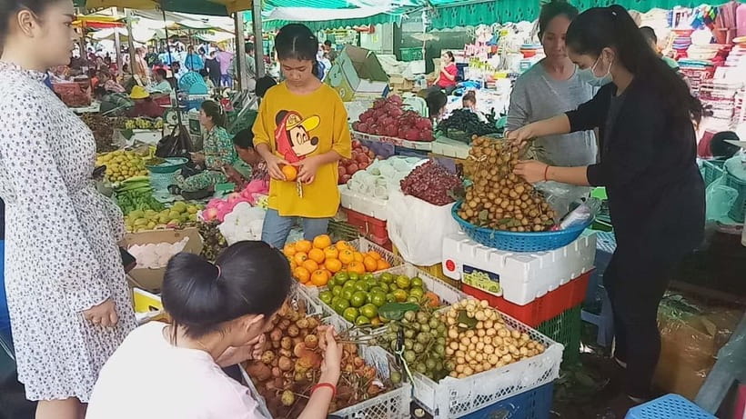 Siem Reap Street Foods Tour by Tuk Tuk with Personal Guide - Targowisko Siem Reap and the value of a flexible route