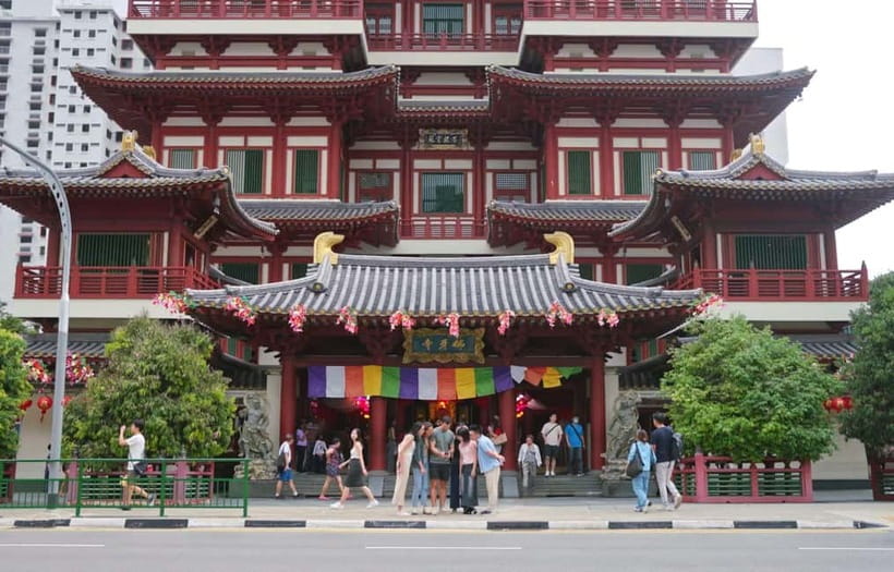 Singapore: Chinatown Food Tour with 6 Tastings - A Chinatown food tour with a puzzle at its center