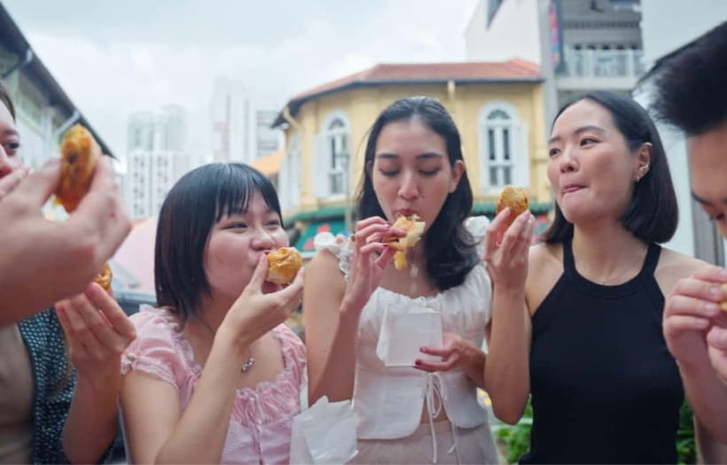 Singapore: Chinatown Food Tour with 6 Tastings - Who should book the Chinatown food hunt?