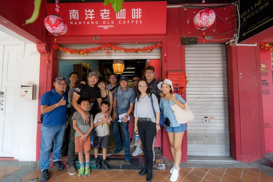 Singapore: Chinatown Hawker Food Tour with 7 Food Tastings - Kaya toast and the Singapore coffee-shop ritual