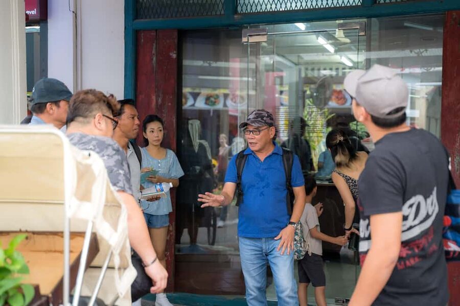 Singapore: Chinatown Hawker Food Tour with 7 Food Tastings - Food Street brings the biggest variety