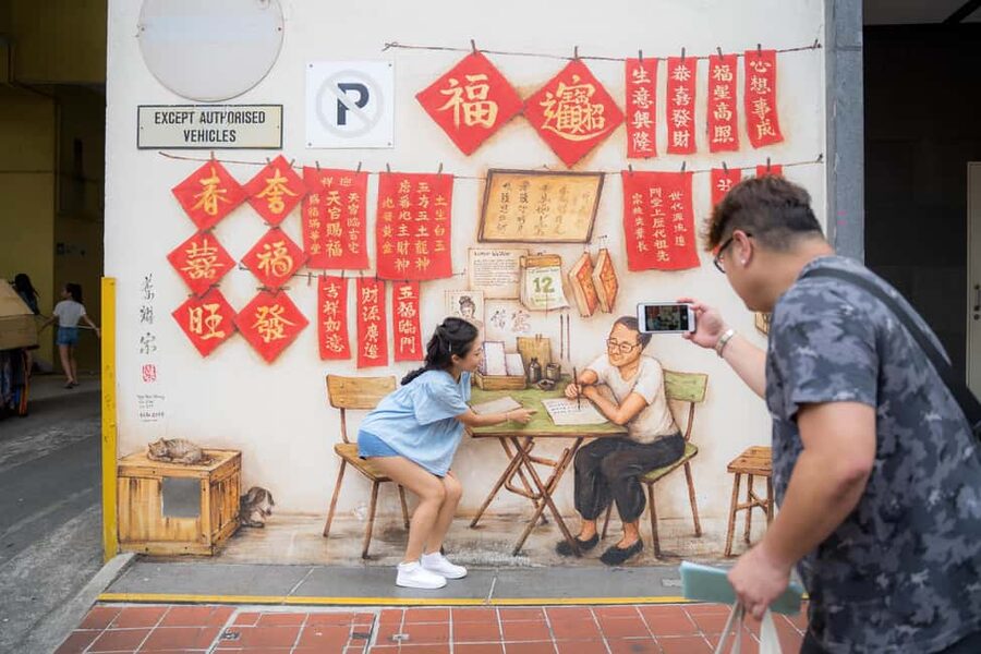 Singapore: Chinatown Hawker Food Tour with 7 Food Tastings - Group size can change the experience