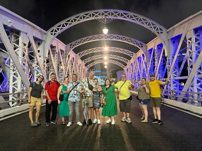 Singapore: Guided Street Food Tour at Night - From Clarke Quay to the riverfront landmarks