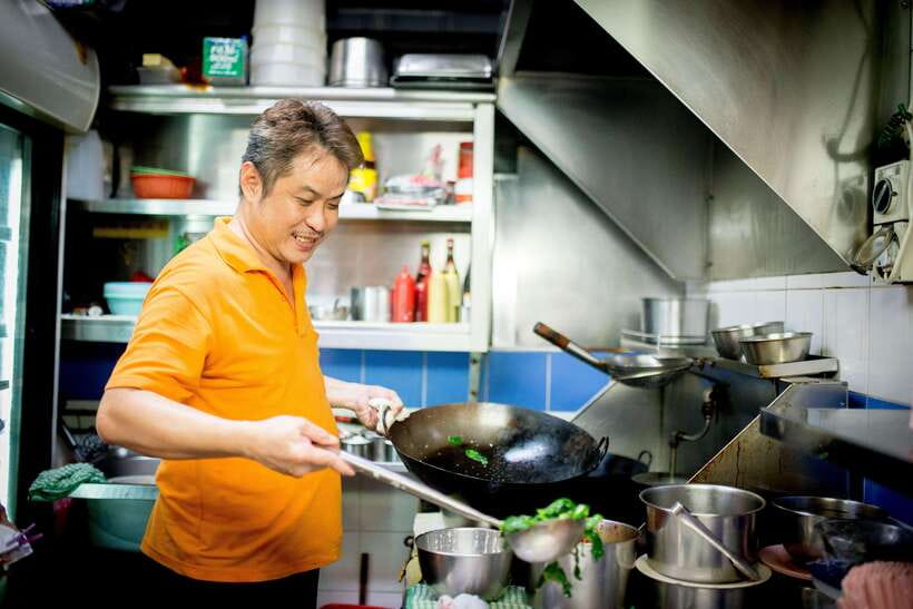 Singapore: Hawker Culture Food Tour and Sightseeing - From Thian Hock Keng Temple into old Singapore