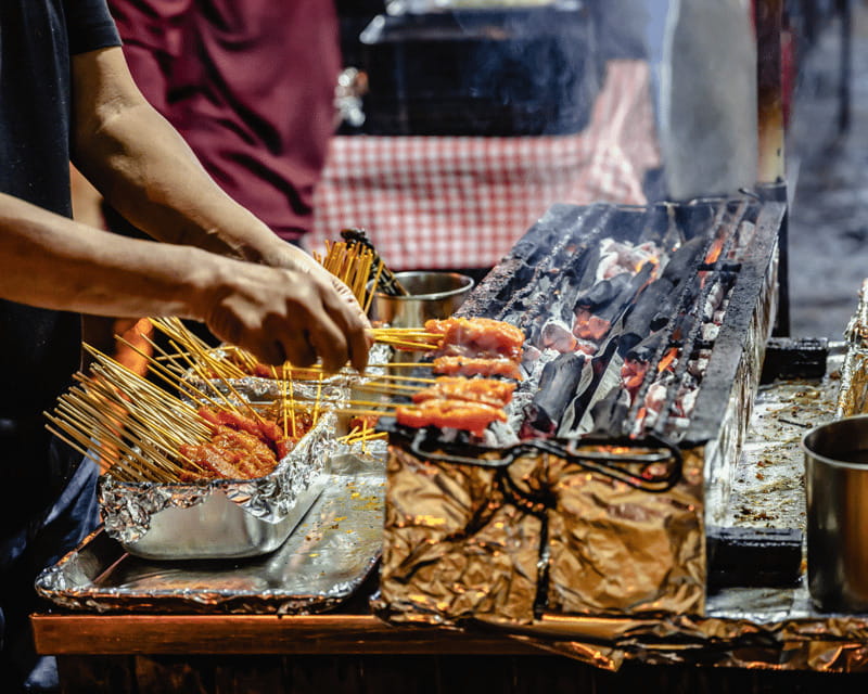 Singapore: Hawker Culture Food Tour and Sightseeing - The short ride toward Marina Bay