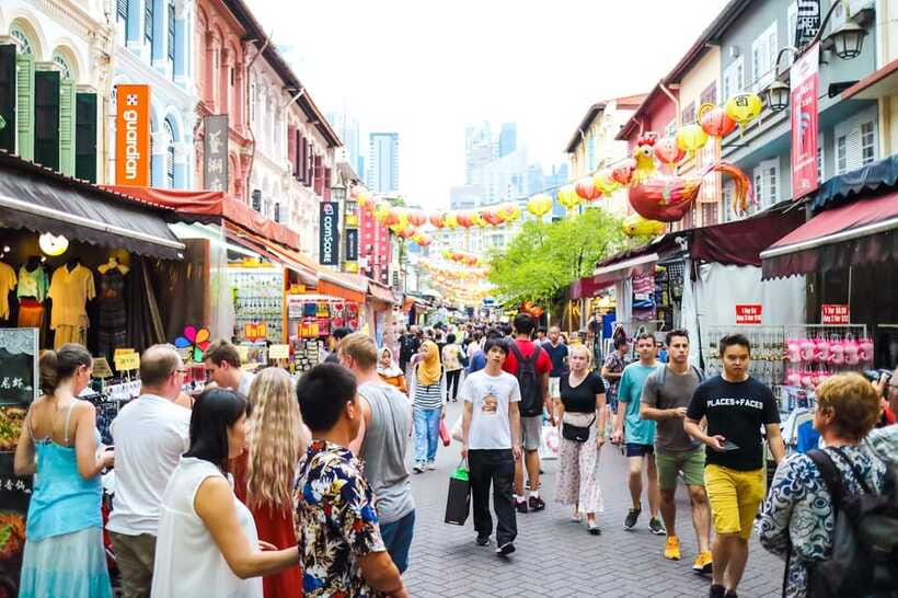 Singapore: Local Street Food Tasting Tour - Chinatown: finish at a serious food destination