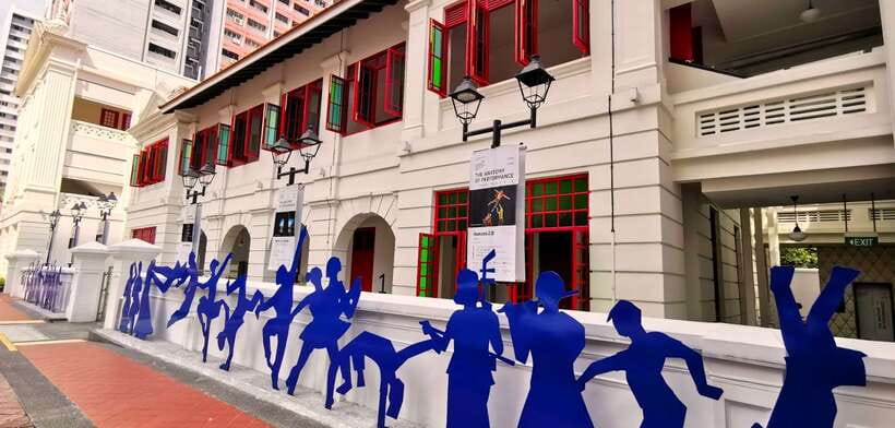 Singapore: Street Food & Ethnic Quarters Kick Scooter Tour - Bugis Street and Singapore’s civic district