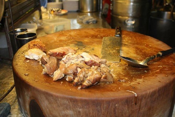 Small-Group Chiang Mai Evening Street Food Tour - Vegetarian and dietary concerns