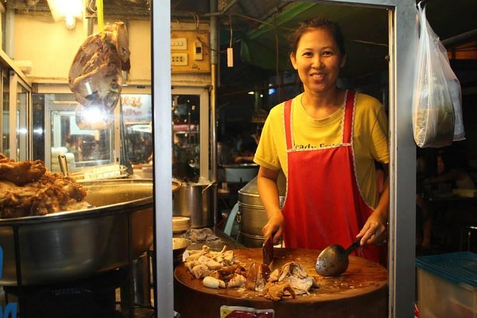 Small-Group Chiang Mai Evening Street Food Tour - Starting with a restaurant and Northern Thai dishes