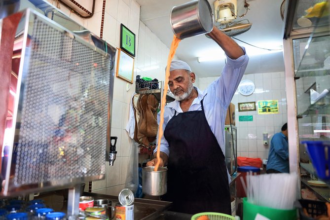 Small-Group Food Tour With Hawker Center: Eat Like A Local - Why this food tour works as a Singapore introduction