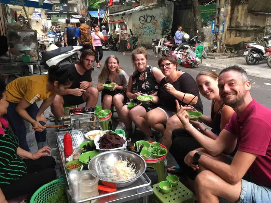 Small Group Hanoi Street Food Walking Tour - Guide Jenny and the pace of the evening